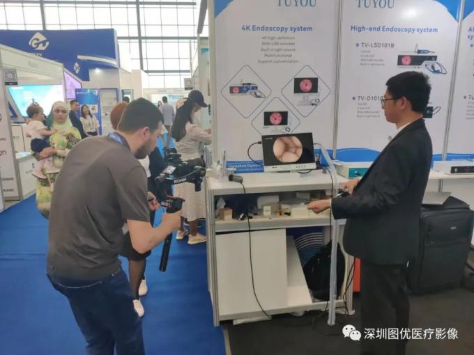 Full HD Endoscopio Cámara médica 100W Fuente de luz para ENT Urología Ginecología Oftalmología 11